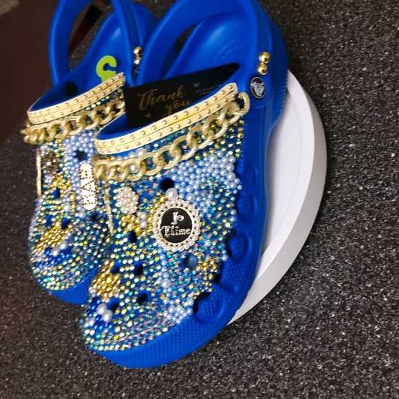 Women & men blingout Crocs by Karolyn b from the 💋💐BOUTIQUE NightCAP - Picture 4 of 7